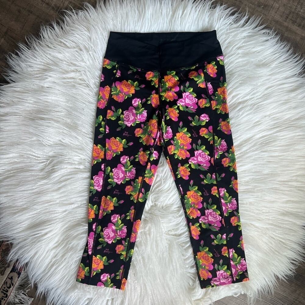 BETSEY JOHNSON PERFORMANCE PINK FLORAL CROPPED LEGGINGS SIZE SMALL